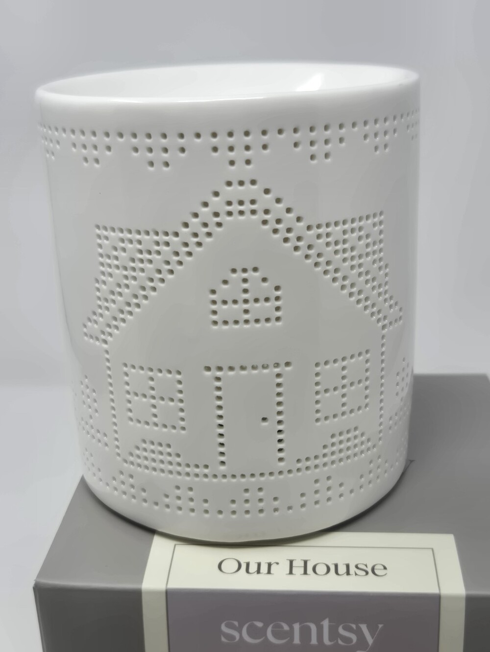 NIB SCENTSY OUR HOUSE MINI WARMER LIMITED EDITION HOME DECOR FRAGRENCE WAX WHITE